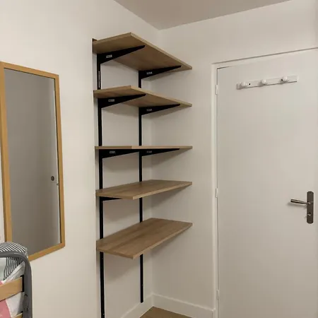 Pyramide Apartment *