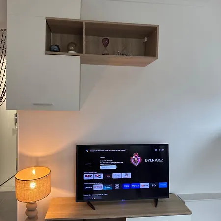 Pyramide Apartment Argenteuil