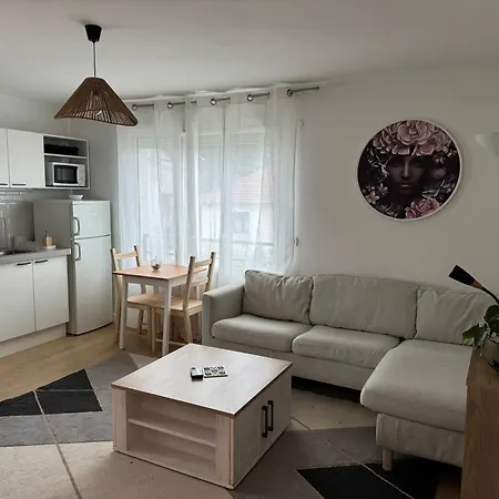 Pyramide Apartment Argenteuil