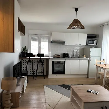 Pyramide Apartment Argenteuil